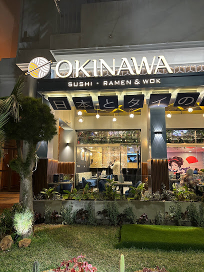 Vue extérieure du restaurant Okinawa Sushi à Agadir, offrant une atmosphère élégante et accueillante pour déguster une cuisine japonaise authentique.